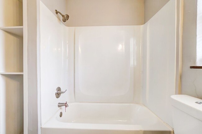 Building Photo - 2 Bedroom, 1 Bathroom with Large Backyard!