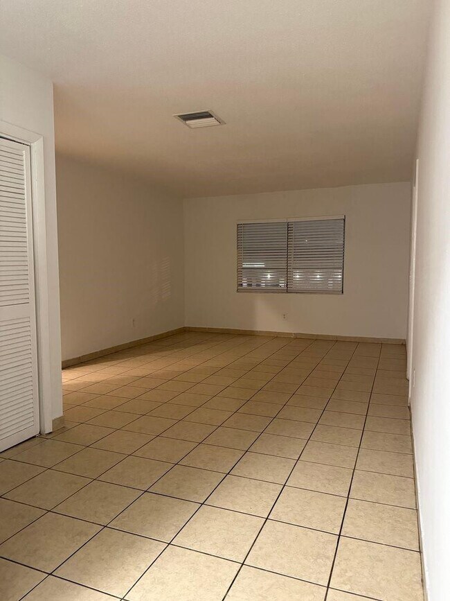 Building Photo - 890 NW 39th St