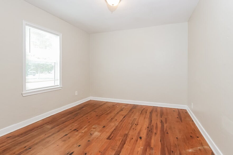 Building Photo - 532 S K St