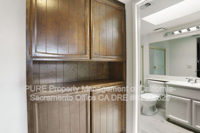 Building Photo - 7423 Willowcreek Dr