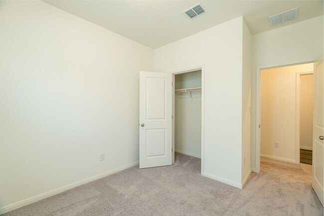 Building Photo - 402 Gemsbok Rd