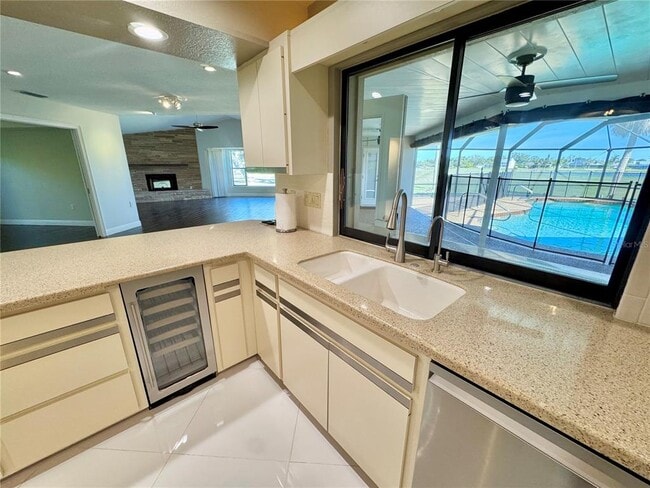 Building Photo - 3705 Torrey Pines Blvd