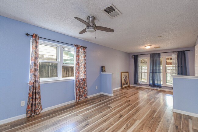 Building Photo - 12054 Plumpoint Dr