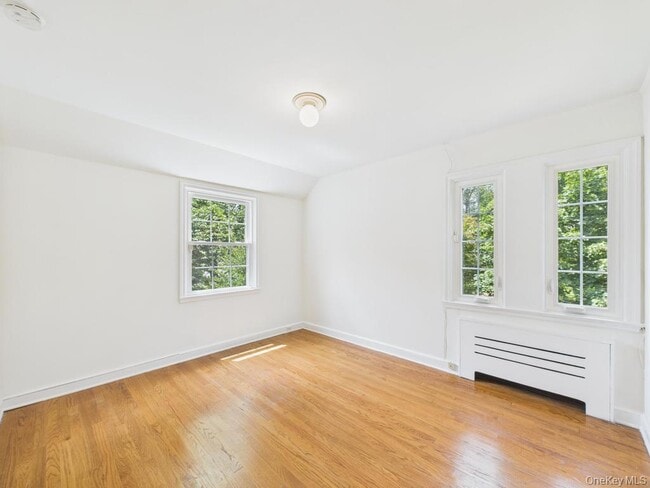 Building Photo - 75 Lord Kitchener Rd