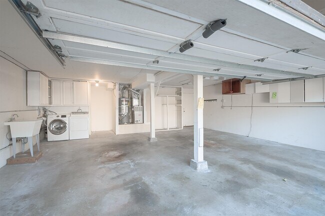 Building Photo - 2280 Rollingwood Dr