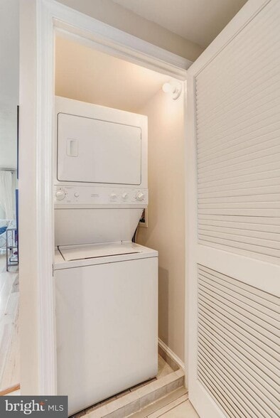 Building Photo - 2451 Midtown Ave