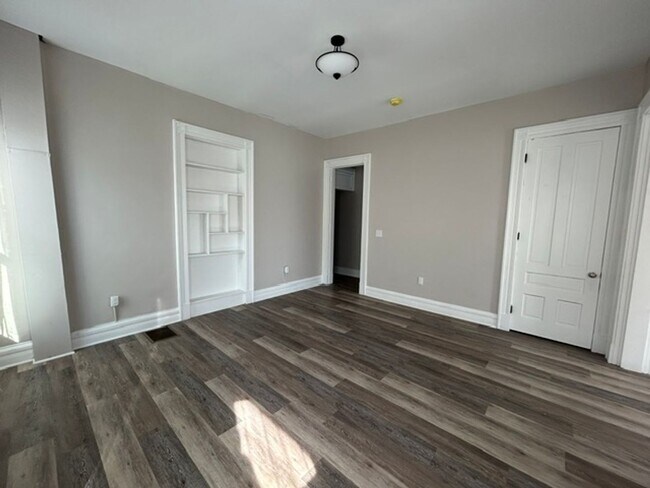 Building Photo - 19-21 S. Van Lear St.