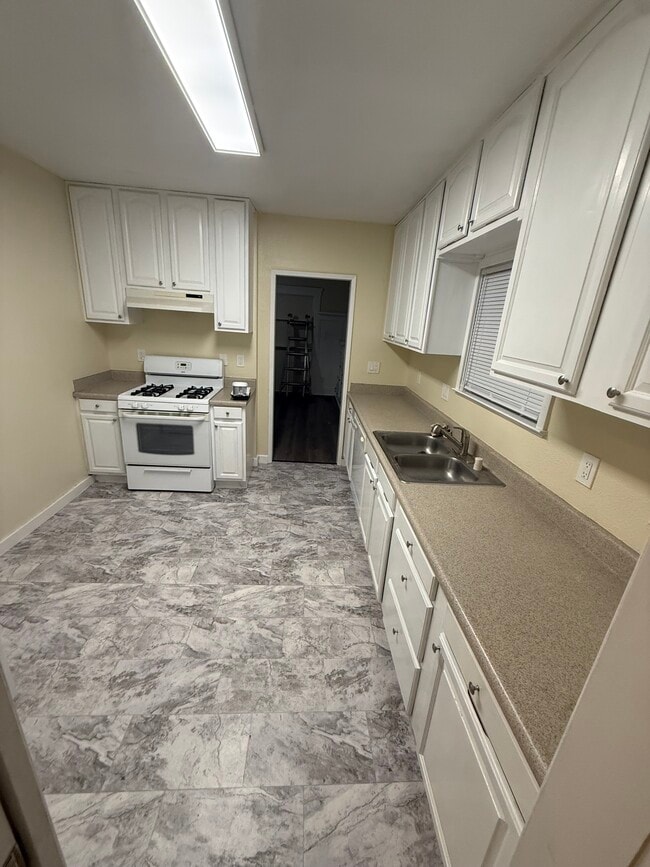 Building Photo - 1617 Georgia St