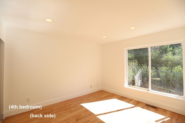 Building Photo - Bayview: Modern Townhome 4 bedroom 2 1/2 B...