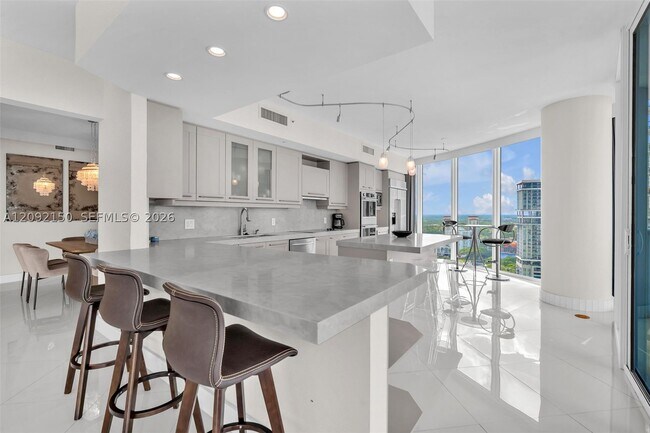 Building Photo - 333 Las Olas Way