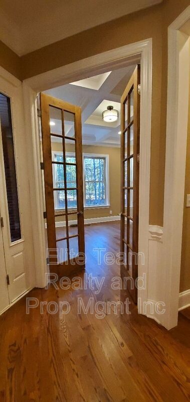 Building Photo - 550 Cottonfield Cir