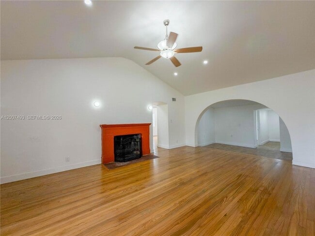 Building Photo - 410 Pinecrest Dr