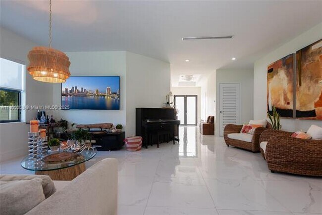 Building Photo - 17320 SW 92nd Ct