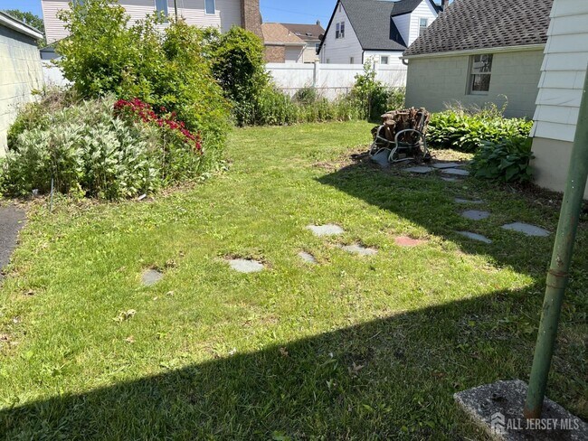 Building Photo - 30 Cypress St