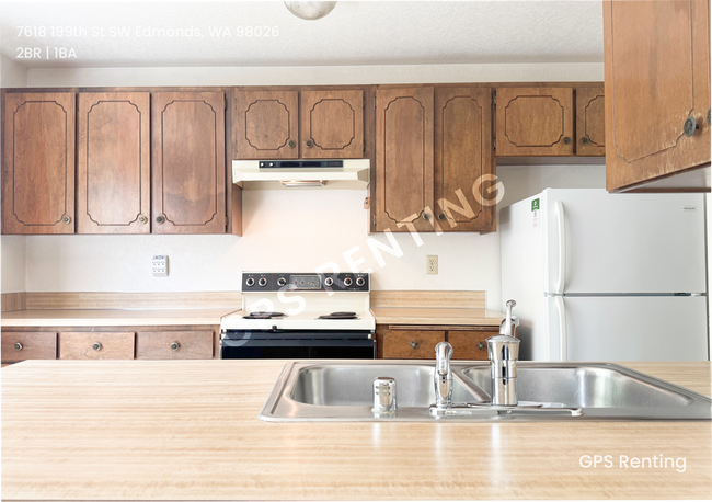 Building Photo - Spacious 2 bedroom with Garage Parking!