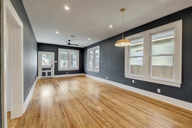 Building Photo - 2206 Gano St
