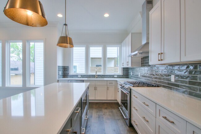 Building Photo - Welcome To Nashville!