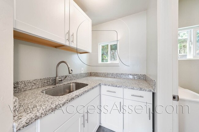 Building Photo - Cozy 2 Bed/1 Bath Duplex In Perris!