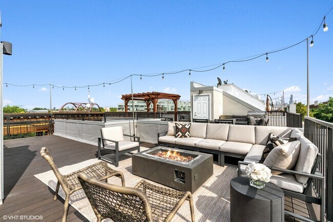 Building Photo - 1749 N Winnebago Ave