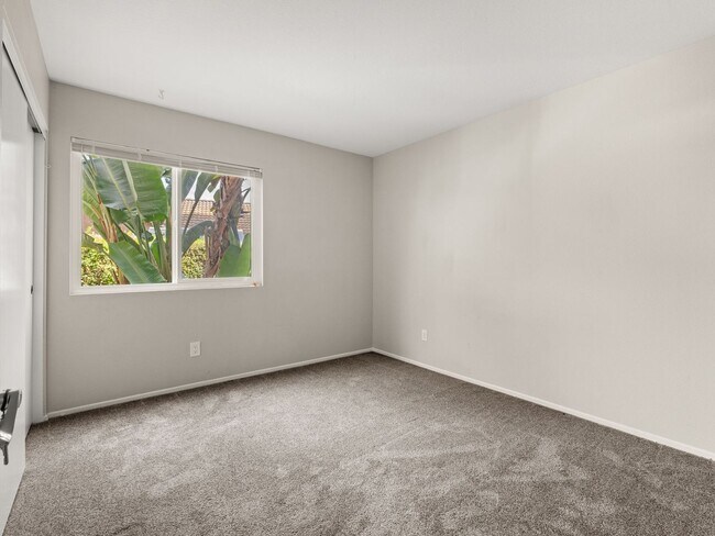 Building Photo - 5911 Rio Valle Dr