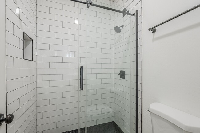Building Photo - 760 N Swan Dr