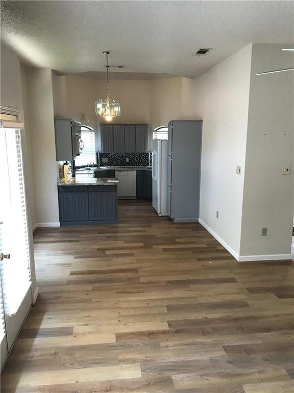 Building Photo - 1406 Briarcrest Dr