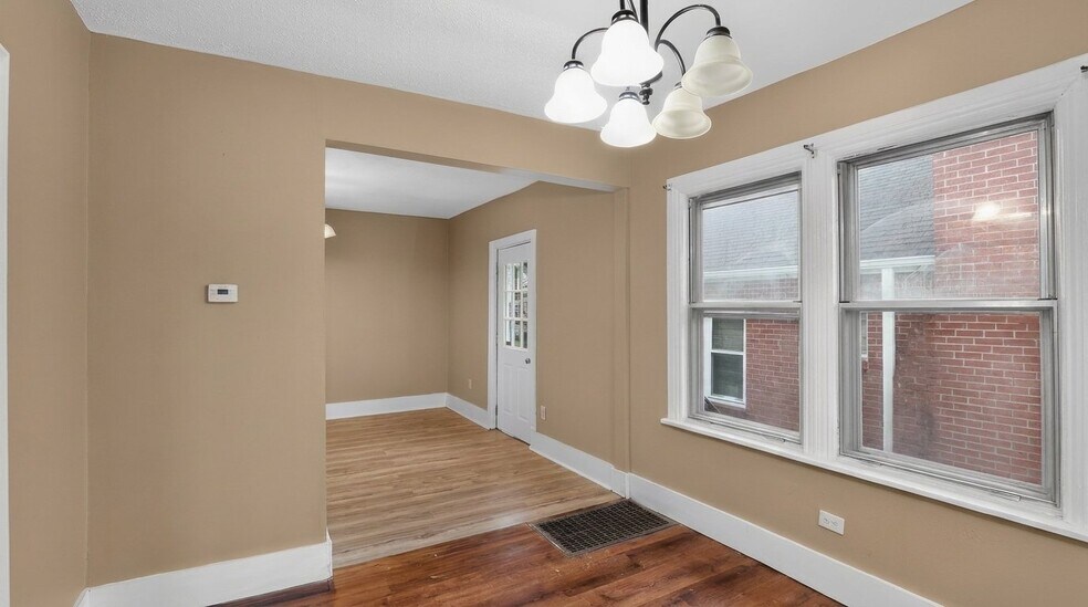 Building Photo - 4010 Ravenwood Ave