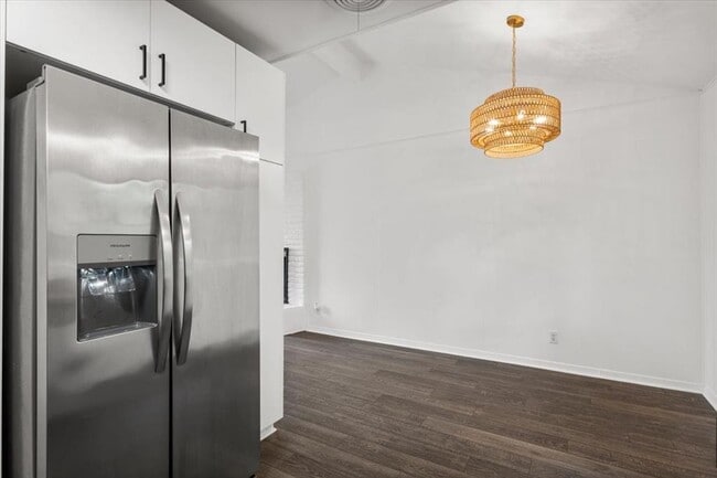 Building Photo - 1717 Bluebonnet Ln