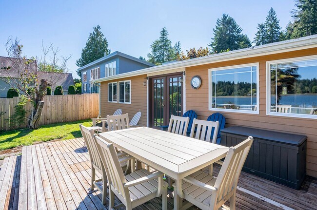 Building Photo - SHORT TERM LEASES! 1-6 months - 3-Bedroom ...