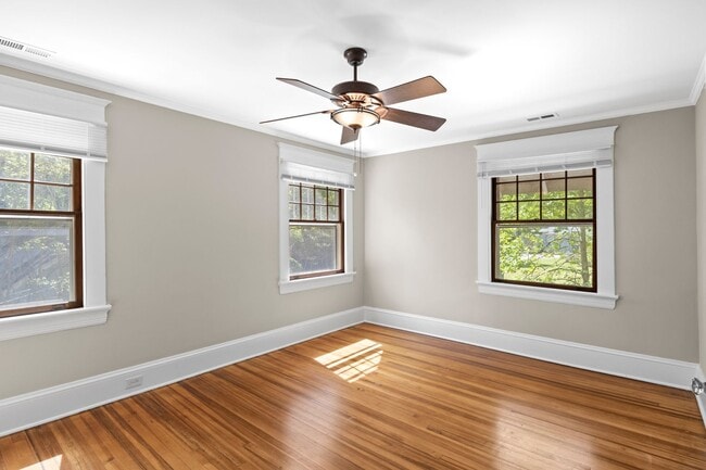 Building Photo - Historic Home in Wake Forest!