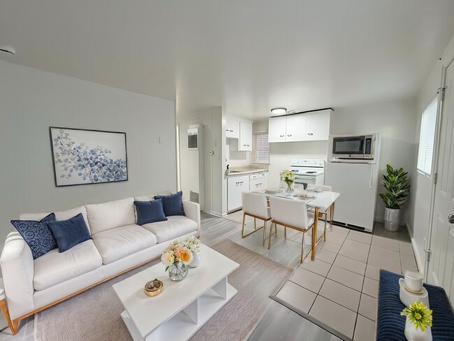 Building Photo - Charming 1 Bedroom 1 Bathroom Apartment *M...