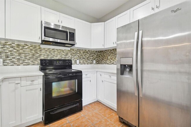 Building Photo - 9405 Crescent Loop Cir
