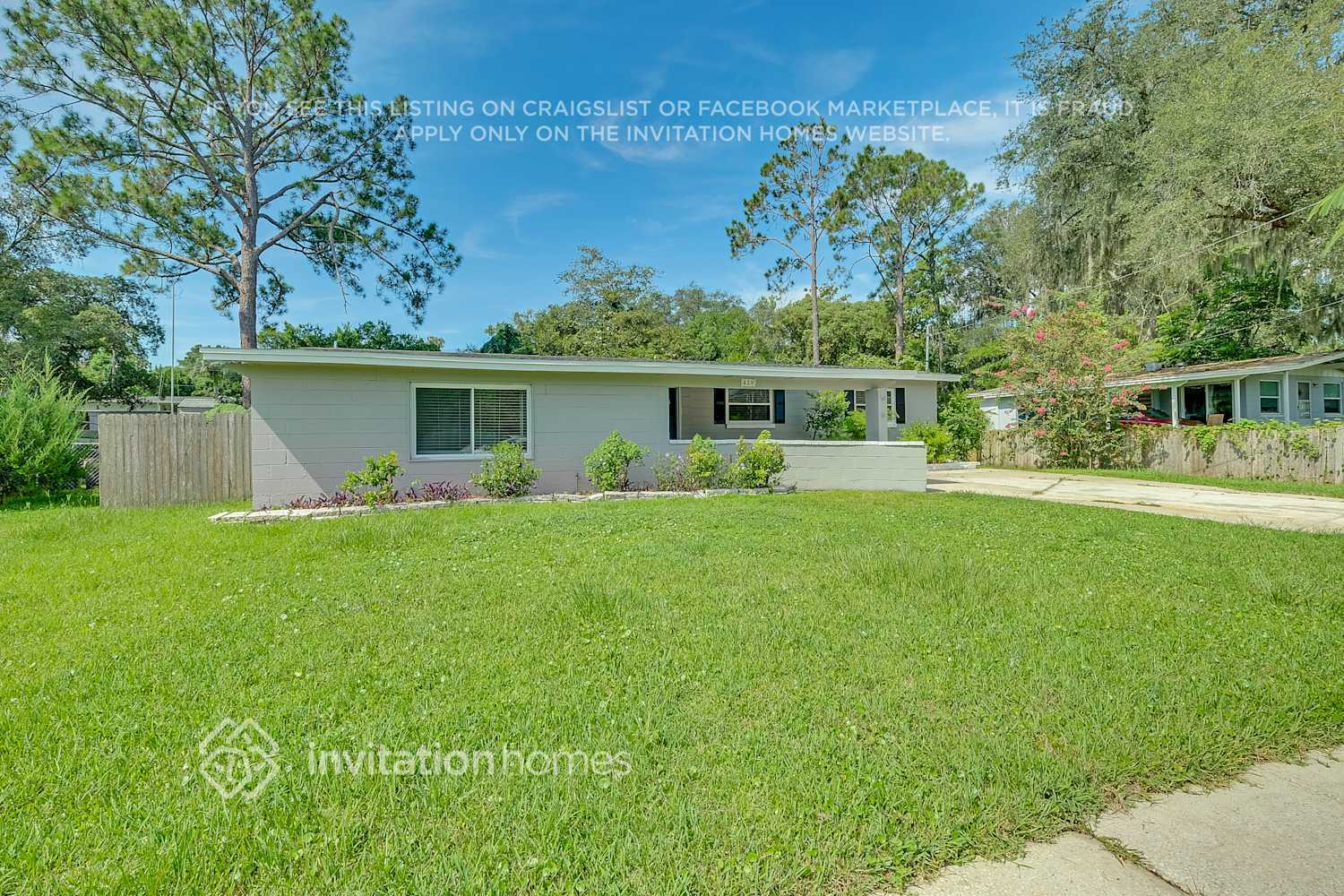 Building Photo - 428 La Paz Pl