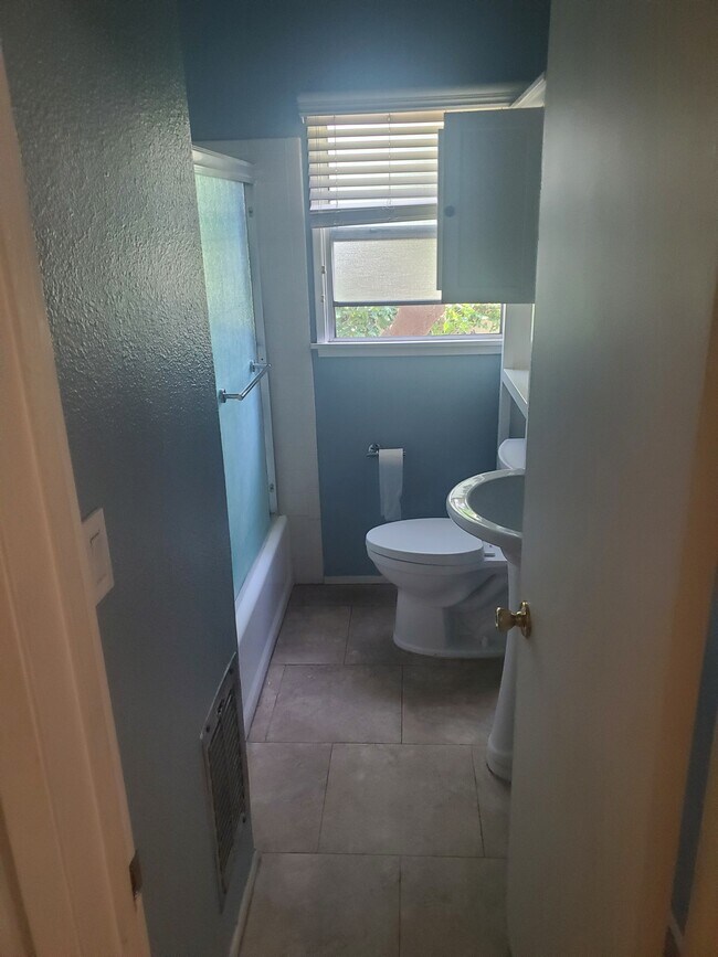 downstairs bathroom - 5834 Bowcroft St
