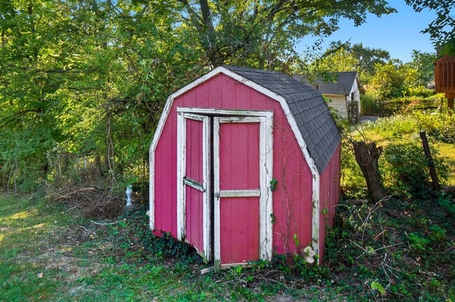 Building Photo - 3 Bedroom, 1.5 Bathroom Home in Cincinnati!