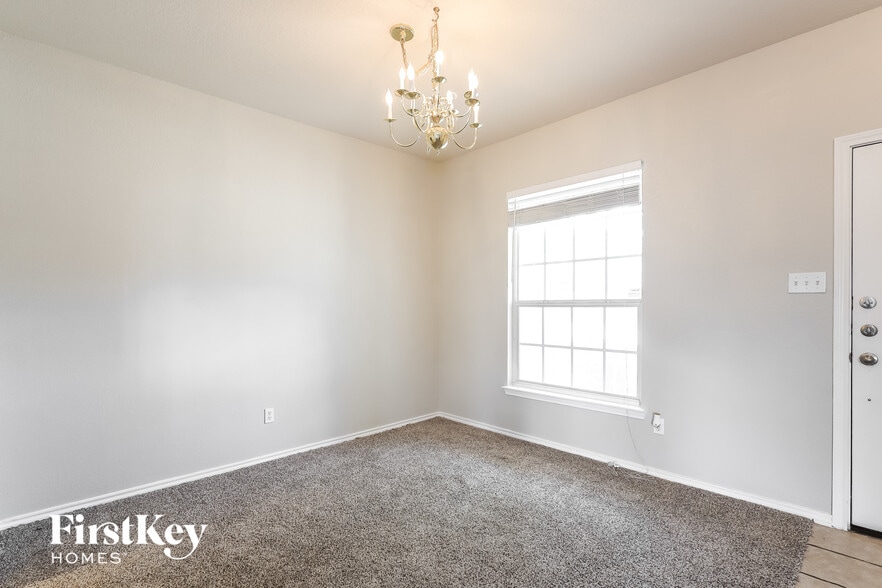 Building Photo - 1910 Mountain Star