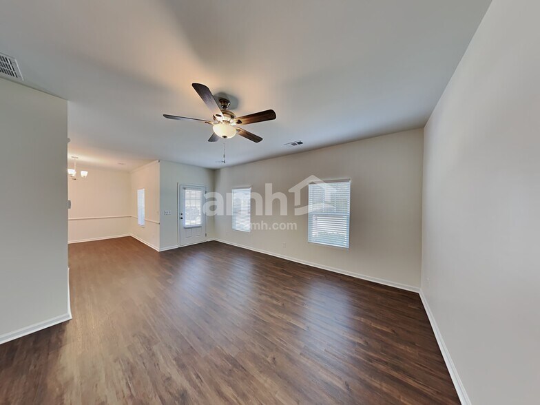 Building Photo - 631 Sunflower Dr