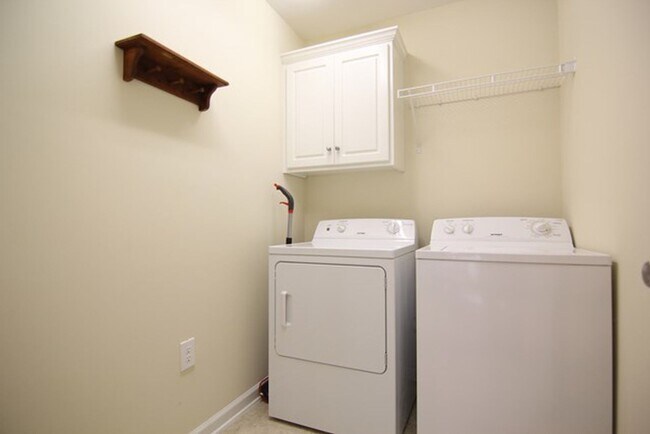 Building Photo - 108 Mistletoe Way