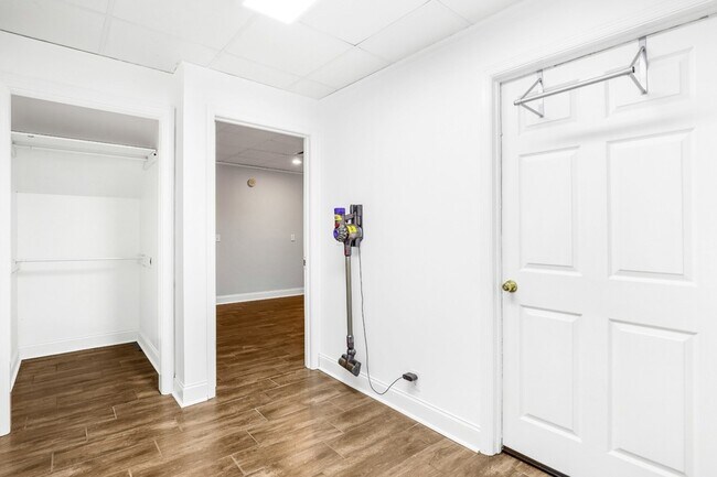Building Photo - 6405 N Pinson Rd