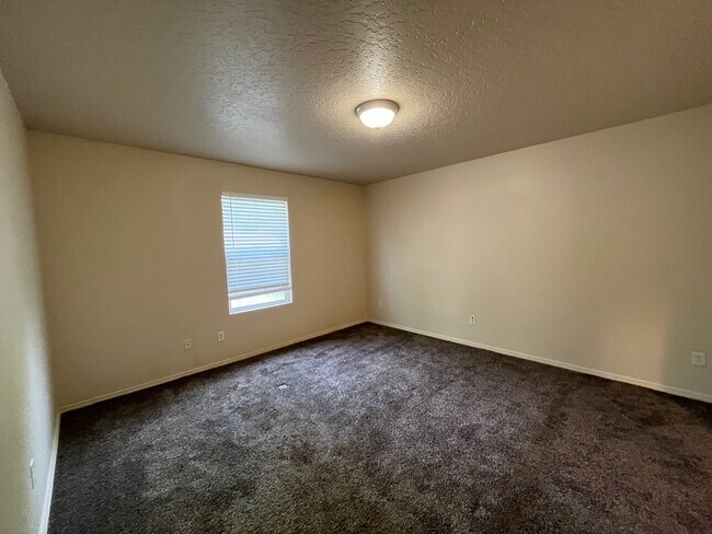 Building Photo - 9690 W Portola Dr