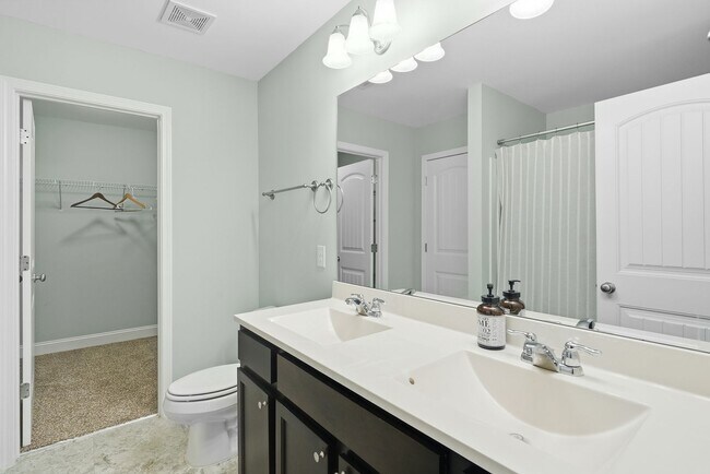 Building Photo - Charming 3 Bedroom Townhome with Private Patio & Fenced Backyard