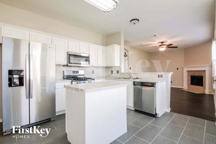 Building Photo - 6605 Sandgate Dr