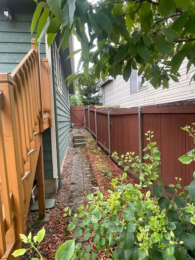 Building Photo - 3 Bedroom home in Albany!