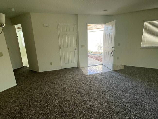 Building Photo - Jess Ranch 55+ Gated Community Apple Valley