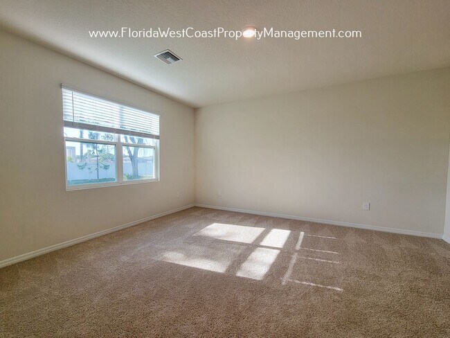 Building Photo - LAKEWOOD RANCH! 4 BEDROOM/2 BATH/ PET FRIENDLY! COMMUNITY POOl! READY for MARCH 2026