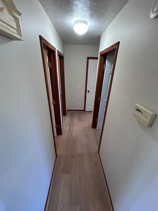 Building Photo - 963 Vos St