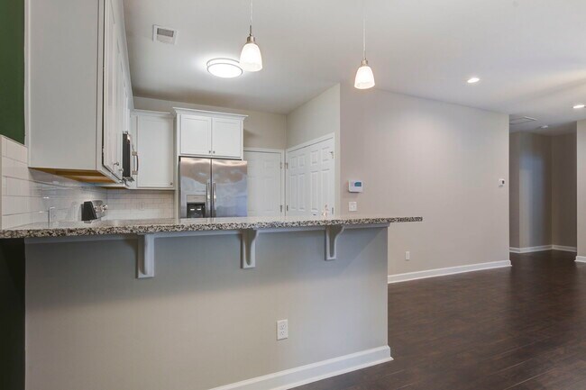 Building Photo - 108 Pine Ct