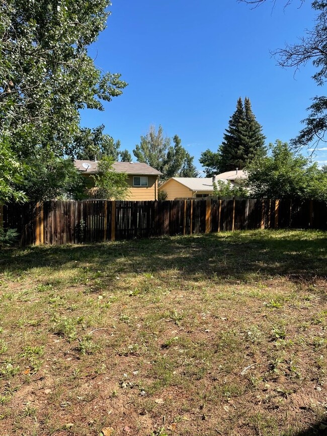 Building Photo - STUDENTS WELCOME! 3 Bed 1.5 Bath Home in great location West Ft Collins w/ Garage and Fenced Yard
