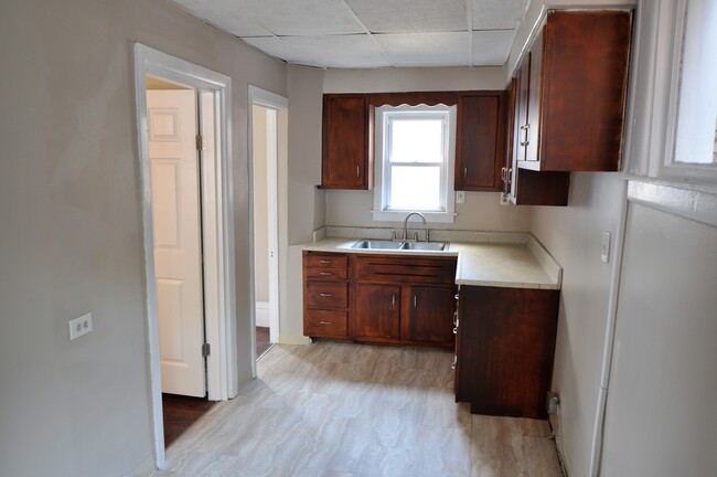 Primary Photo - NO APPLICATION FEE!! Completely Renovated ...