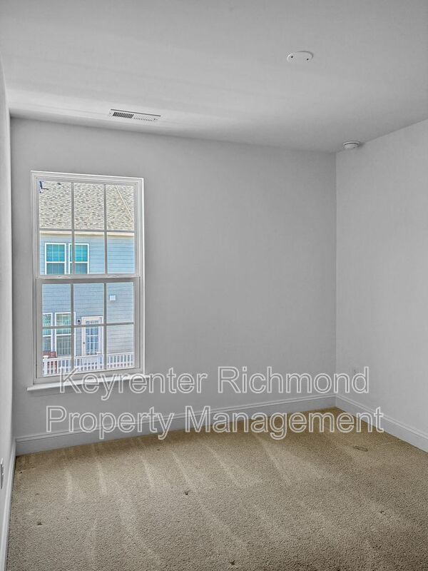 Building Photo - 13801 Randolph Pond Ln